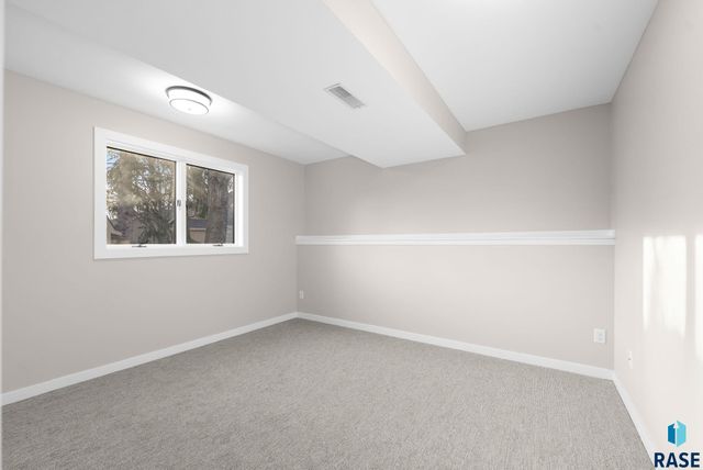 4704 S Nathan Ave Avenue, Sioux Falls, SD 57103