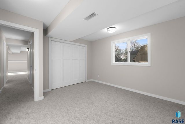 4704 S Nathan Ave Avenue, Sioux Falls, SD 57103