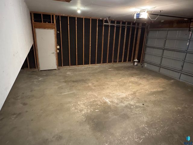 4704 S Nathan Ave Avenue, Sioux Falls, SD 57103