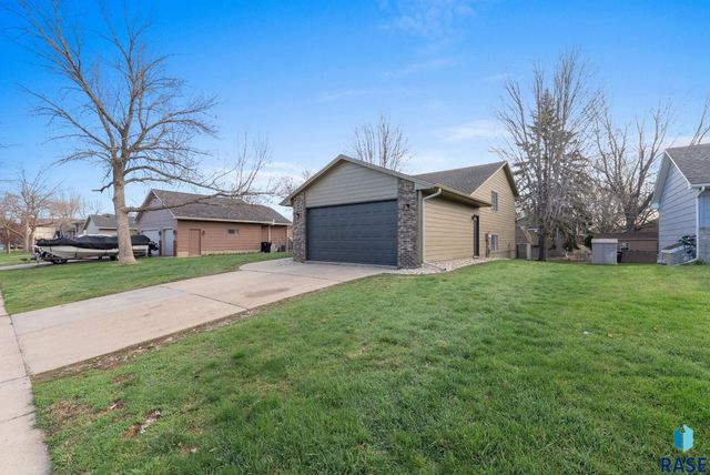 4704 S Nathan Ave Avenue, Sioux Falls, SD 57103