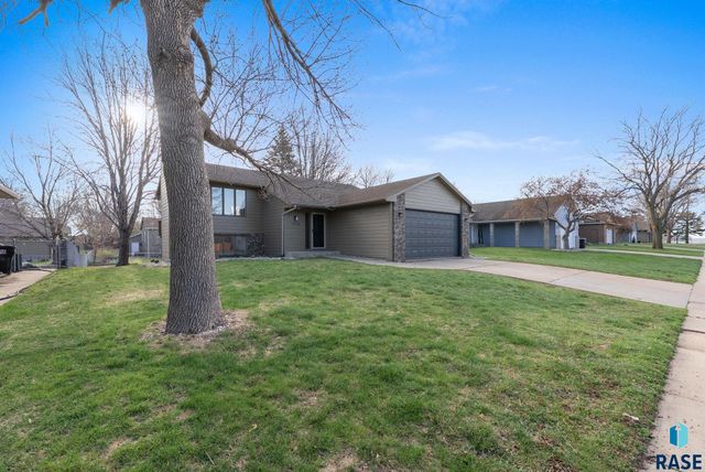 4704 S Nathan Ave Avenue, Sioux Falls, SD 57103