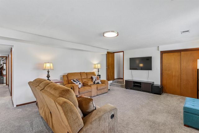 3105 Pleasant Street, West Des Moines, IA 50266