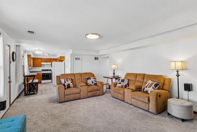 3105 Pleasant Street, West Des Moines, IA 50266
