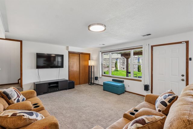 3105 Pleasant Street, West Des Moines, IA 50266