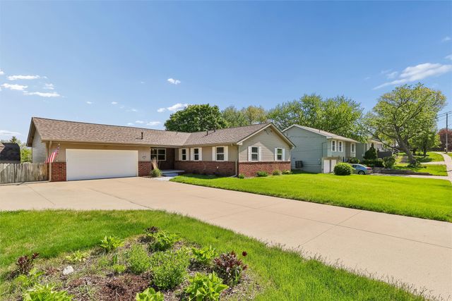 3105 Pleasant Street, West Des Moines, IA 50266