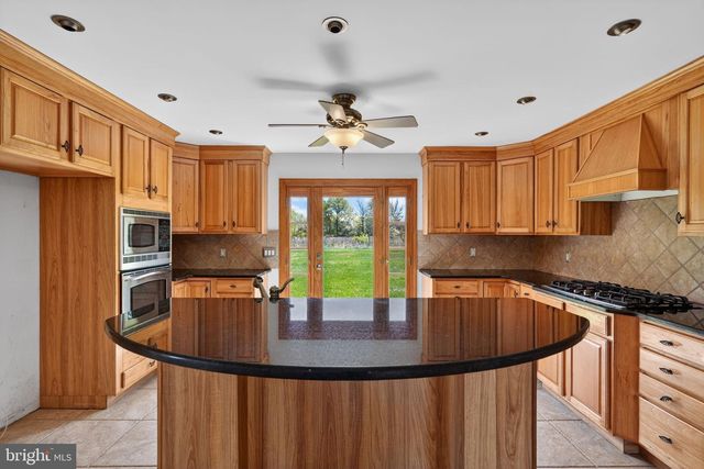 26 SUNSET RD, Royersford, PA 19468