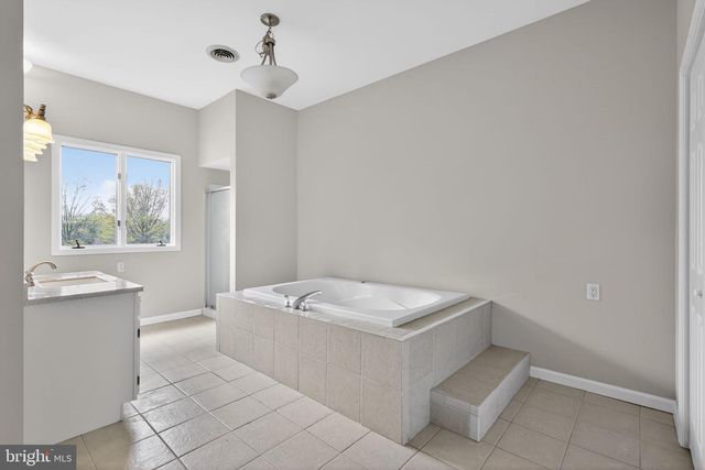 26 SUNSET RD, Royersford, PA 19468