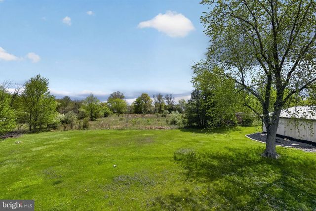 26 SUNSET RD, Royersford, PA 19468