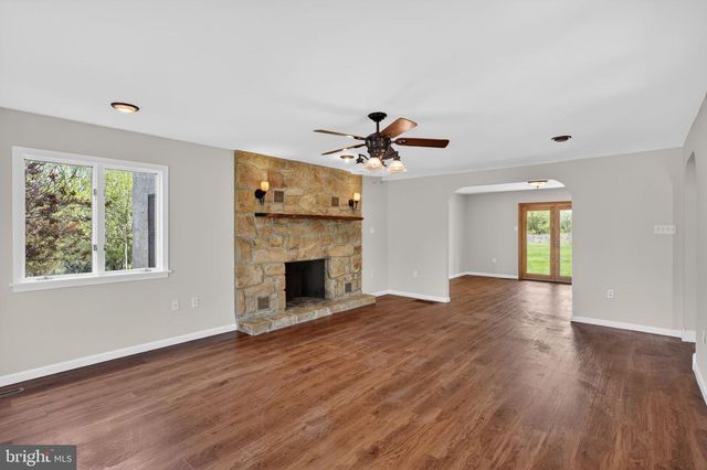 26 SUNSET RD, Royersford, PA 19468