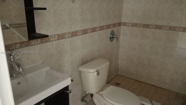 300 W 74th Pl 303, Hialeah, FL 33014