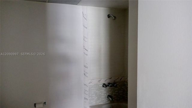 300 W 74th Pl 303, Hialeah, FL 33014