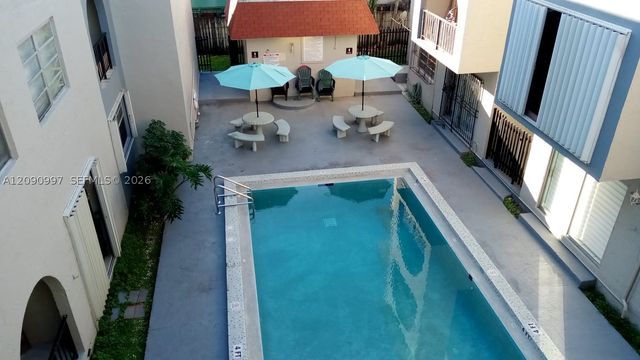 300 W 74th Pl 303, Hialeah, FL 33014