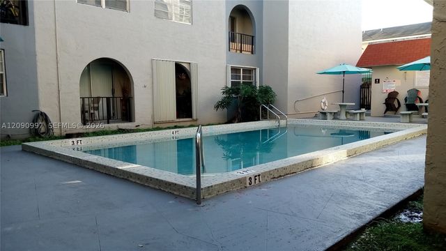 300 W 74th Pl 303, Hialeah, FL 33014