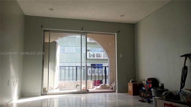 300 W 74th Pl 303, Hialeah, FL 33014