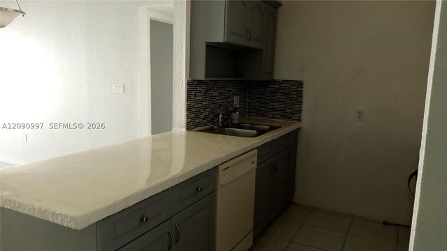 300 W 74th Pl 303, Hialeah, FL 33014