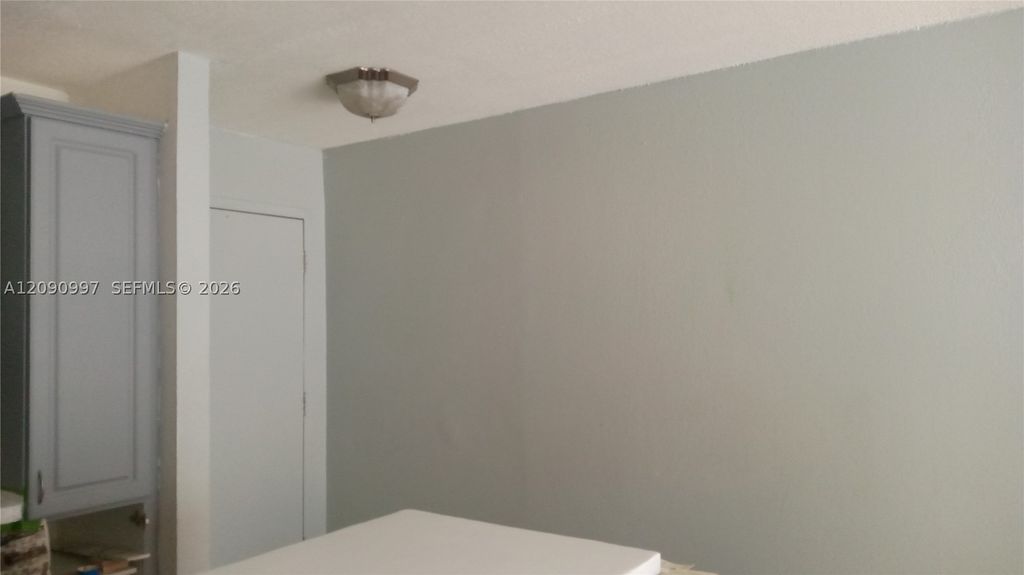 300 W 74th Pl 303, Hialeah, FL 33014