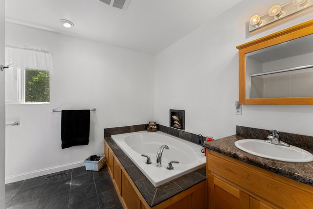 370 Horseshoe Drive, Grants Pass, OR 97526