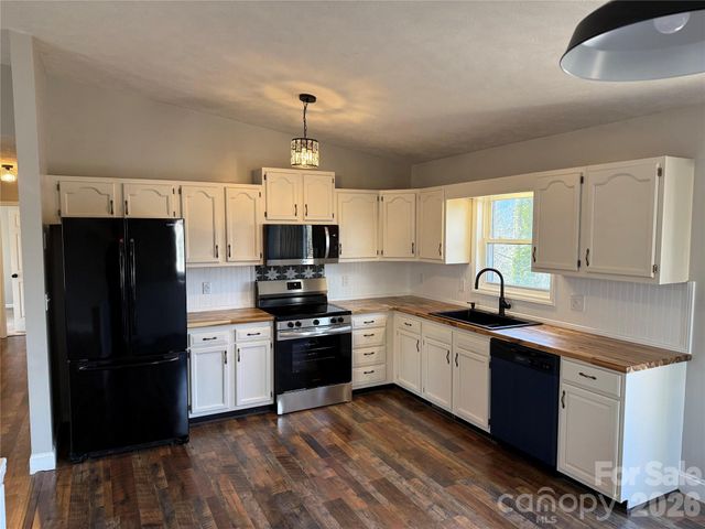 628 Hidden View Loop, Marion, NC 28752