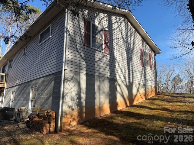 628 Hidden View Loop, Marion, NC 28752