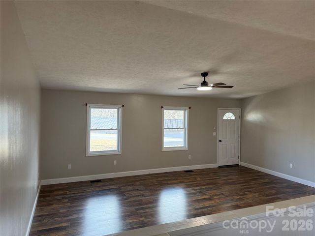 628 Hidden View Loop, Marion, NC 28752