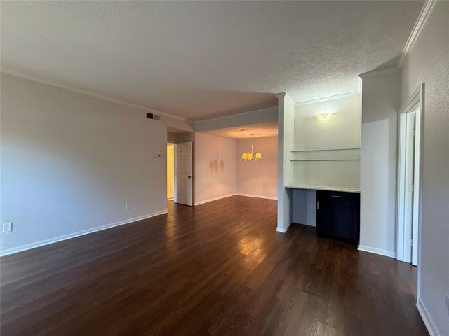 2125 Augusta Drive 83, Houston, TX 77057