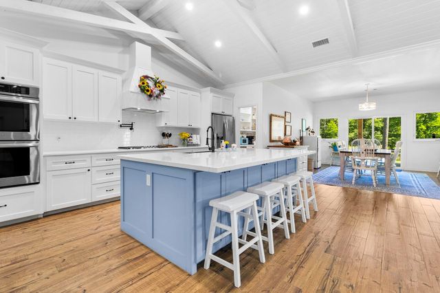 229 Knollwood Creek, Onalaska, TX 77360