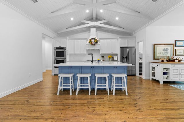 229 Knollwood Creek, Onalaska, TX 77360