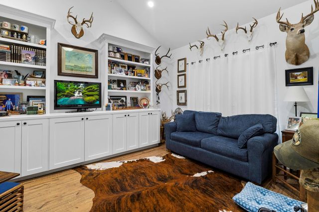 229 Knollwood Creek, Onalaska, TX 77360
