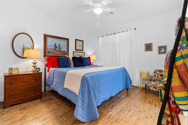 229 Knollwood Creek, Onalaska, TX 77360