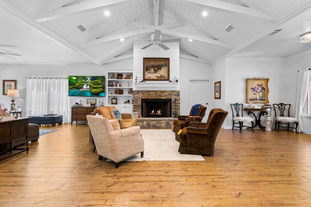 229 Knollwood Creek, Onalaska, TX 77360
