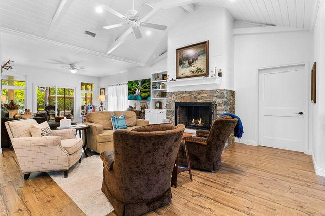 229 Knollwood Creek, Onalaska, TX 77360