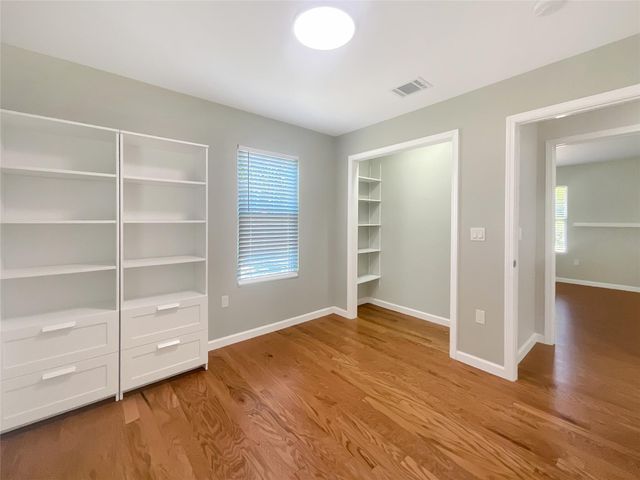 8801 Parkfield DR, Austin, TX 78758