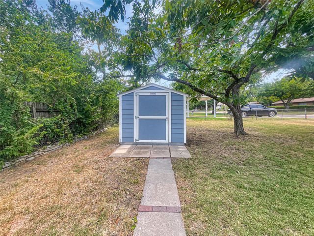 8801 Parkfield DR, Austin, TX 78758