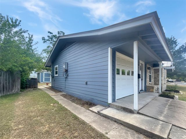 8801 Parkfield DR, Austin, TX 78758