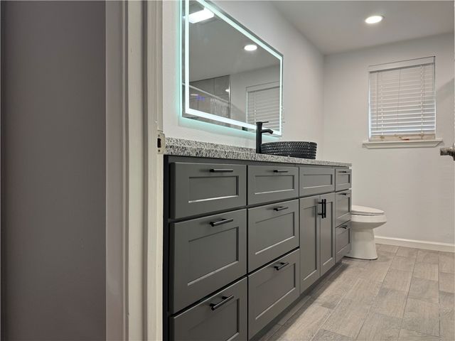 364 Woodlawn St, Sinton, TX 78387