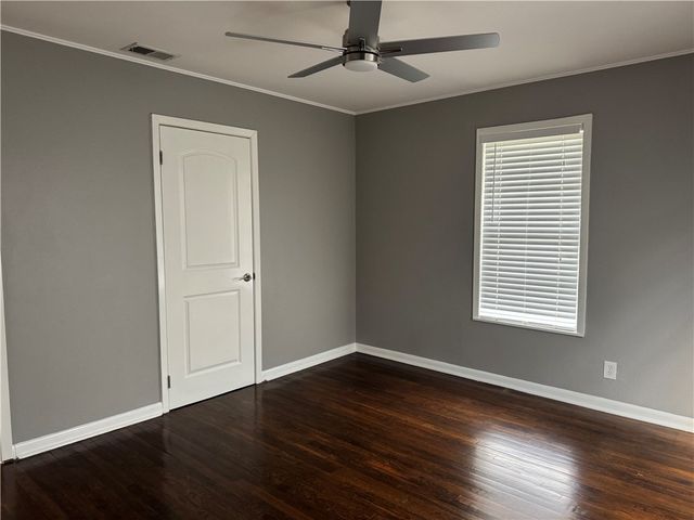 364 Woodlawn St, Sinton, TX 78387