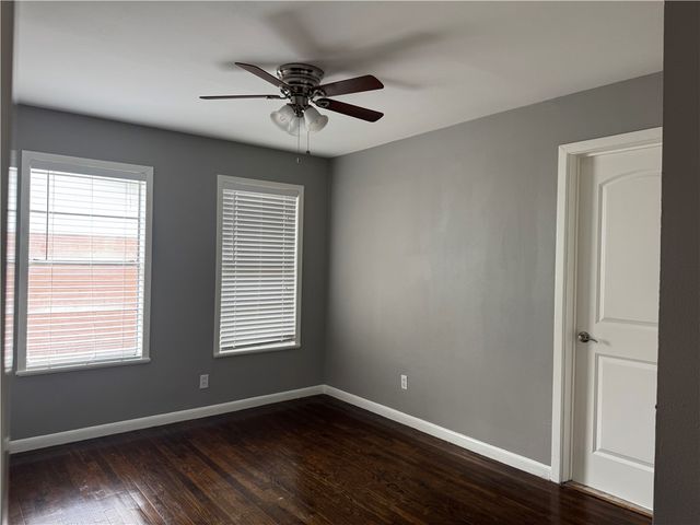 364 Woodlawn St, Sinton, TX 78387