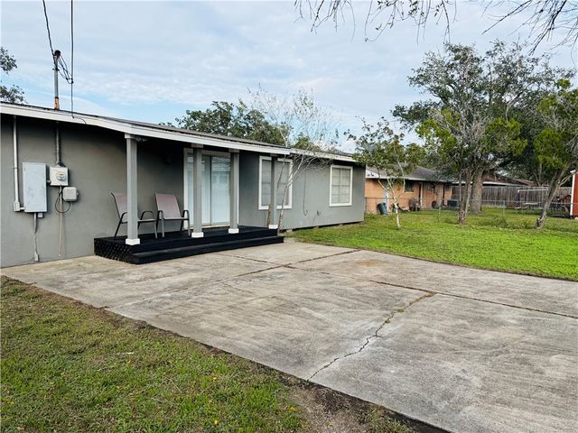 364 Woodlawn St, Sinton, TX 78387