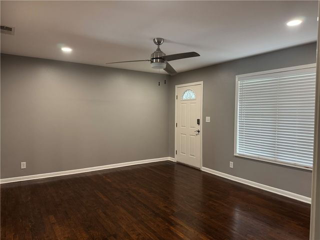 364 Woodlawn St, Sinton, TX 78387