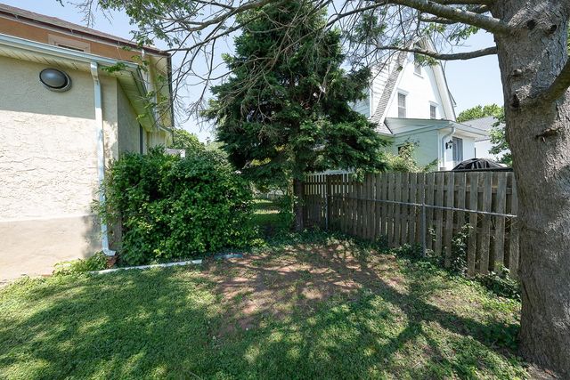 219 OXFORD RD, Havertown, PA 19083
