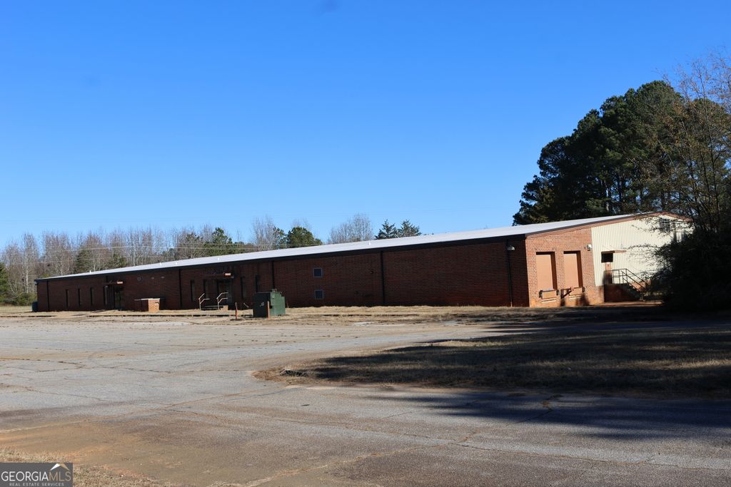 225 Clover Avenue, Comer, GA 30629 — photo 2