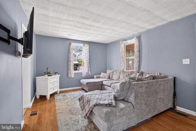 6 AVENAL RD, Baltimore, MD 21221