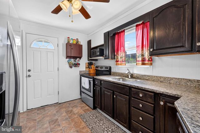 6 AVENAL RD, Baltimore, MD 21221