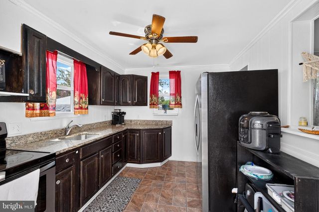 6 AVENAL RD, Baltimore, MD 21221