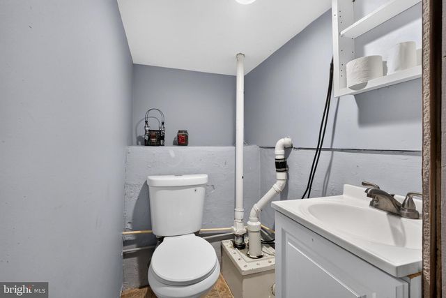 6 AVENAL RD, Baltimore, MD 21221