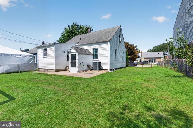 6 AVENAL RD, Baltimore, MD 21221
