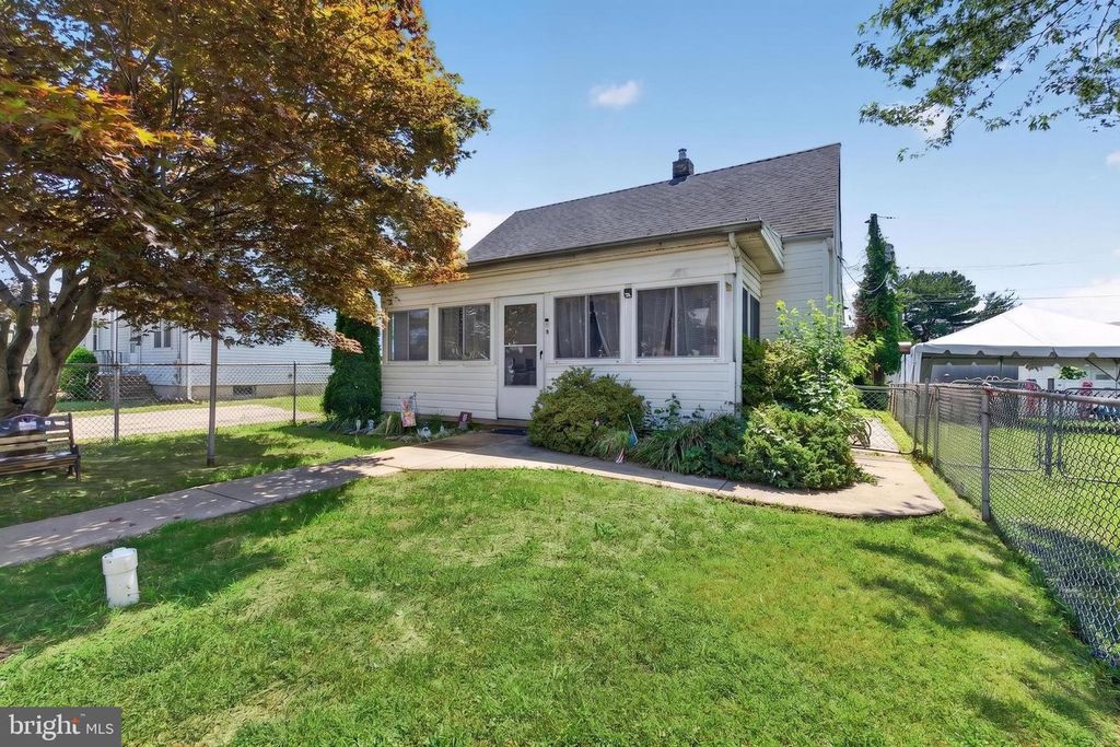6 AVENAL RD, Baltimore, MD 21221