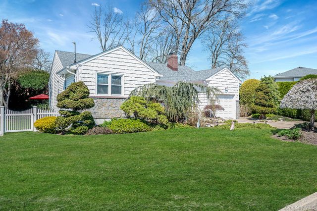 1672 Eyre Place, North Bellmore, NY 11710