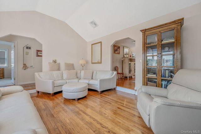 1672 Eyre Place, North Bellmore, NY 11710