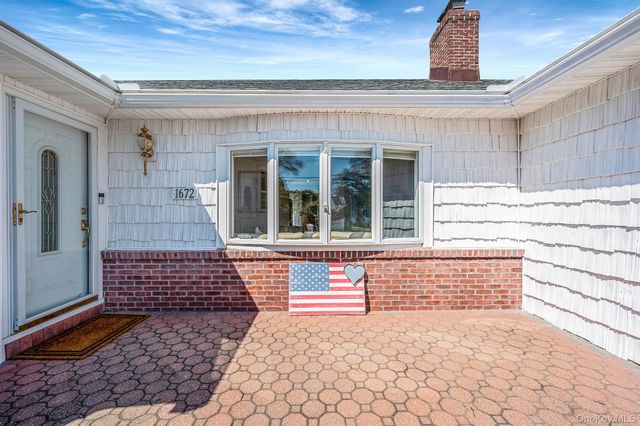 1672 Eyre Place, North Bellmore, NY 11710